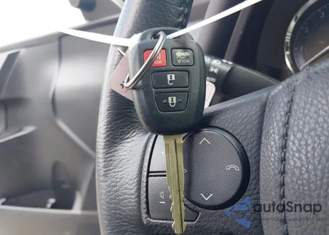 2018 Toyota Corolla Se z USA, uszkodzony, nr VIN 2T1BURHE0JC058893